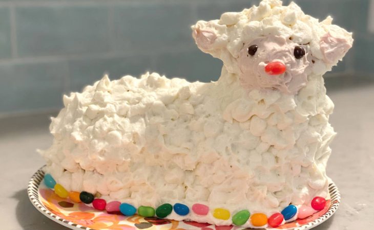 How to make a lamb-shaped cake for Easter