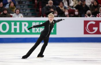 Watch American figure skater land six quad jumps and set new high-score record