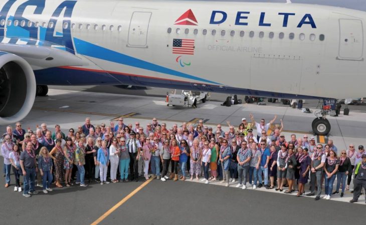 Pilot chartered a plane to take 112 friends to Hawaii for his retirement