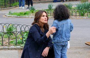 NEW YORK, NY - APRIL 10: Mariska Hargitay is seen taking a break from filming 'Law and Order: SVU' help a child at the Fort Tryon Playground on April 10, 2024 in New York City. (Photo by Jose Perez/Bauer-Griffin/GC Images)