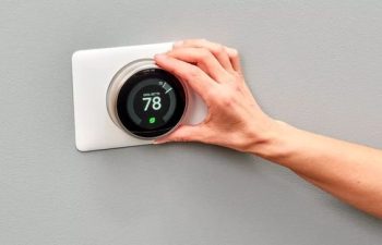 Is Your Thermostat Giving You the Cold Shoulder? How to Tell and What Surfside Services Suggests