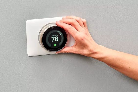 Is Your Thermostat Giving You the Cold Shoulder? How to Tell and What Surfside Services Suggests