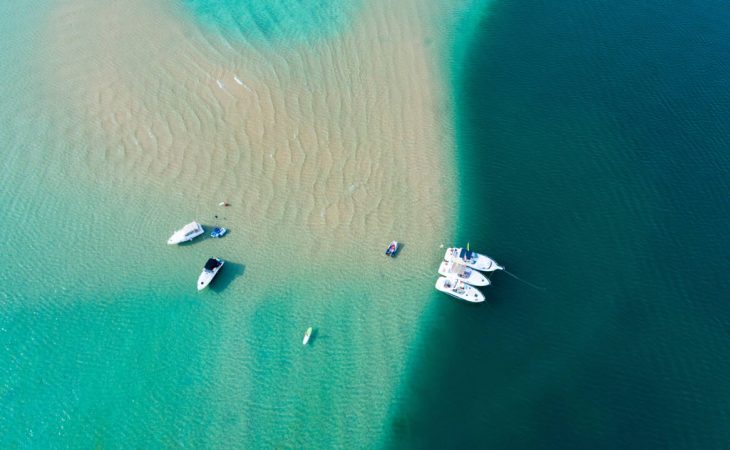 This lake in Michigan seriously looks like the Caribbean Sea